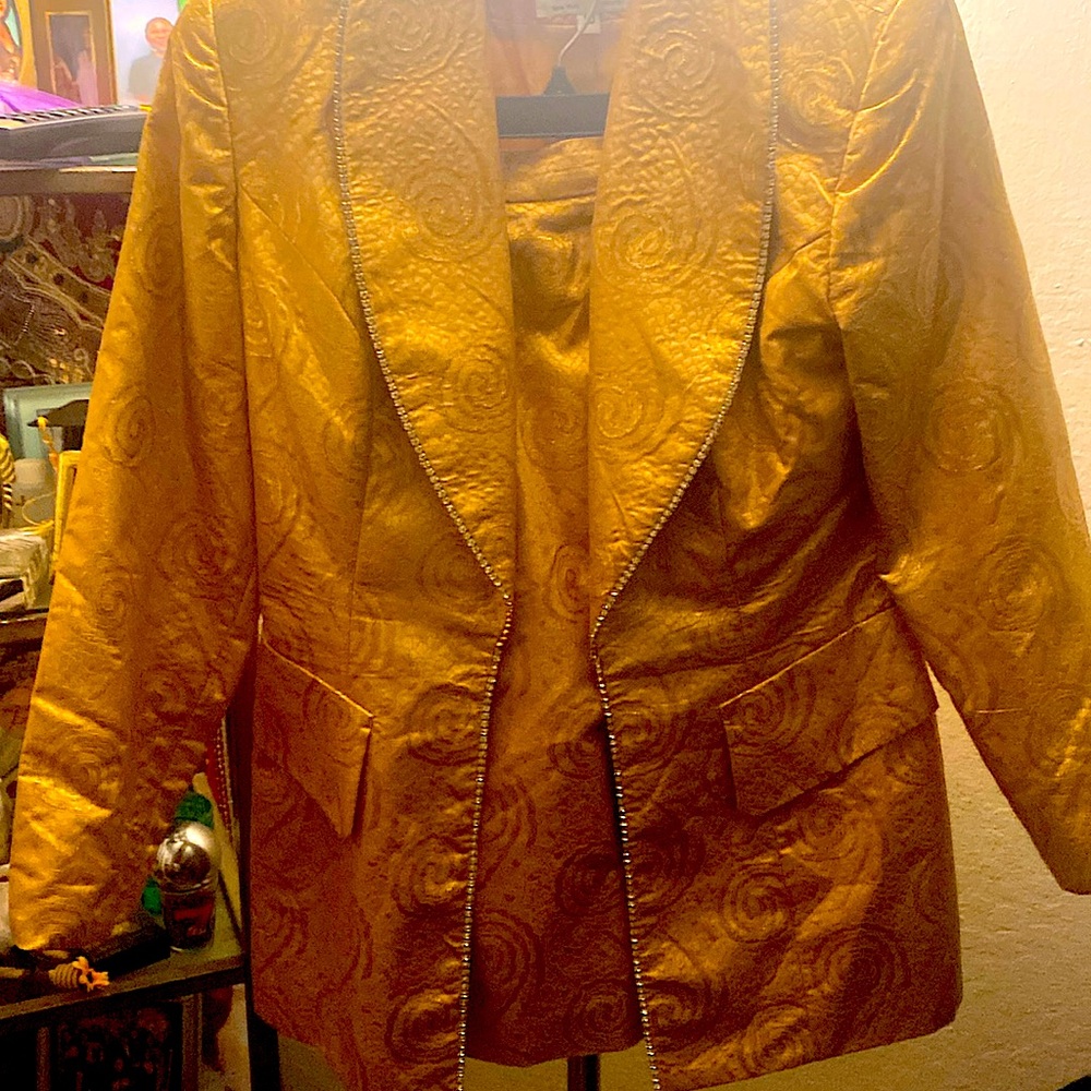 Women’s 2pc skirt jacket brocade
Clara by Vinette New York
